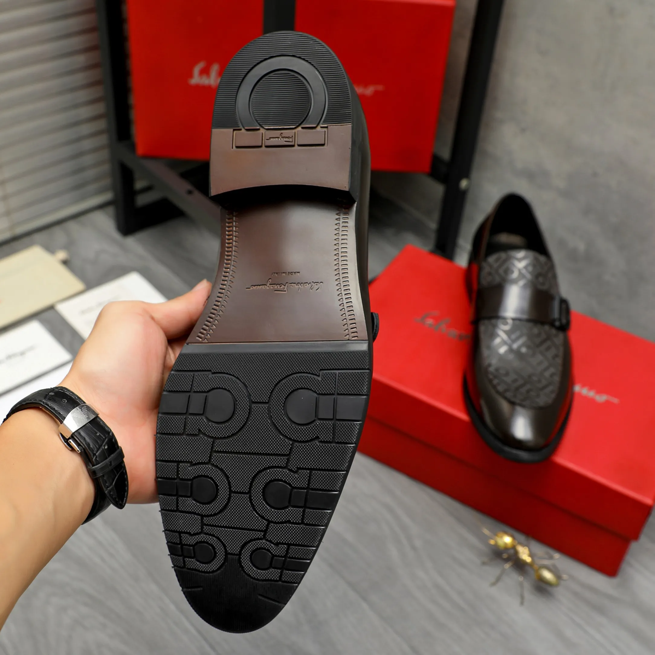 Men's men's shoes💰460 Product trademark: Ferragamo "Ferragamo" business slip-on leather shoes Regular size: 39-44 Product materials: Selected high-quality cowhide upper, cowhide lining, original outsole